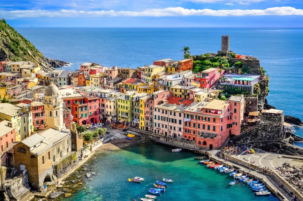 Fototapete PAPERMOON "Colorful Village Vernazza, Cinque Terre", bunt, B:4m L:2,6m, Vlies, Tapeten, Fototapete bunt B/L: 4m x 2,6m, Bahnen: 8 Stk.