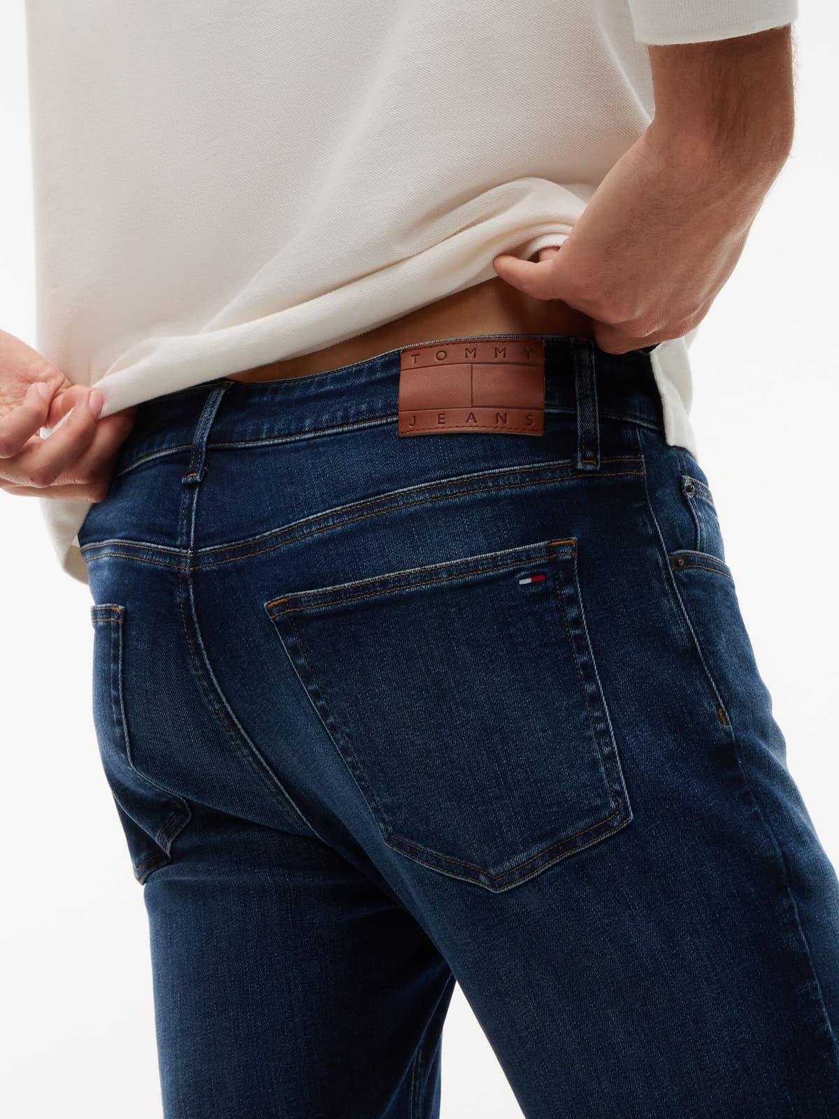 Slim-fit-Jeans TOMMY JEANS "AUSTIN SLIM TAPERED", Herren, Gr. 31, Länge 32, blau (denim schwarz), Denim/Jeans, Obermaterial: 96% Baumwolle, 3% sonstige Fasern, 1% Elasthan, unifarben, slim fit lang, Jeans Slim-fit-Jeans, Slim fit mit Taschen denim schwarz