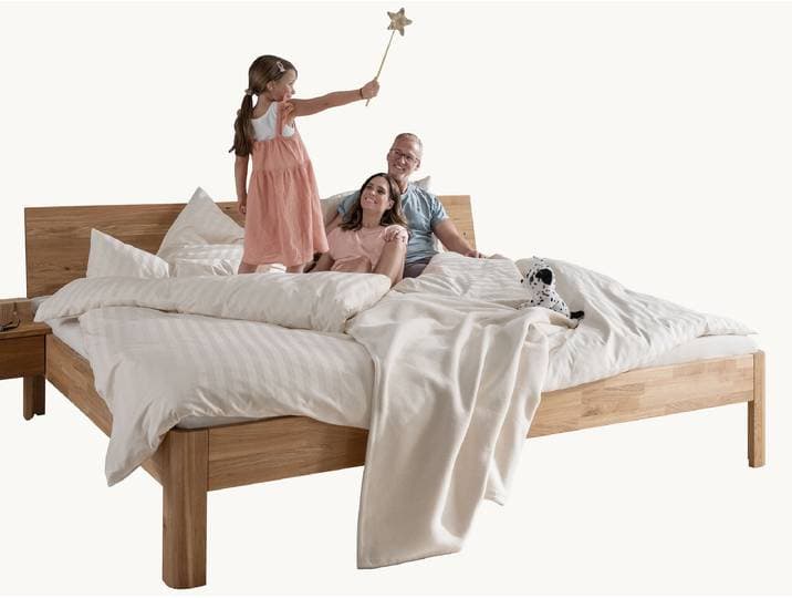 Familienbett Migla - Kernbuche geölt - 240x200 cm - eckig - mit zwei-geteiltem Kopfteil