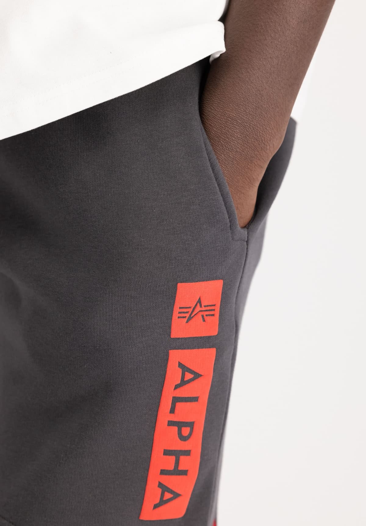 Shorts ALPHA INDUSTRIES "Alpha Puff Print Short", Herren, Gr. XS, Normalgrössen, grau (vintage grau), Obermaterial: 80% Baumwolle, 20% Polyester, Hosen Shorts vintage grau XS, Normalgrössen