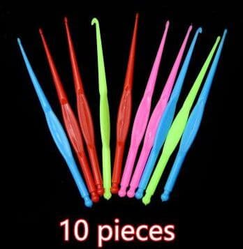 Inspired Living ColorCraft 600 Piece Loom Bands Kit For DIY Bracelets And Jewelry 10pcs